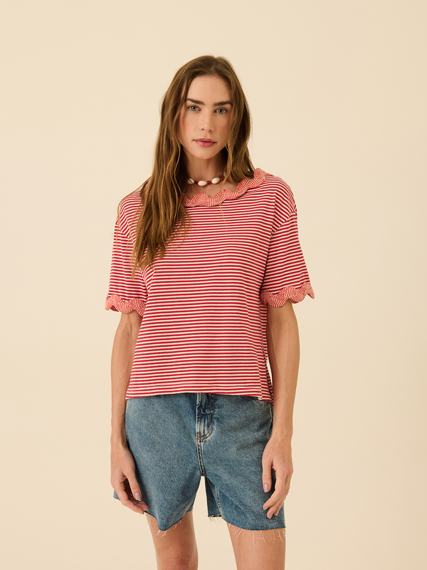 Camiseta Lista com Aviamento Vermelho